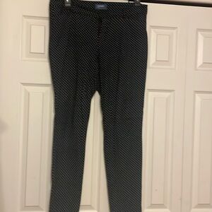 Old Navy black and white pixie pants. Size 12.